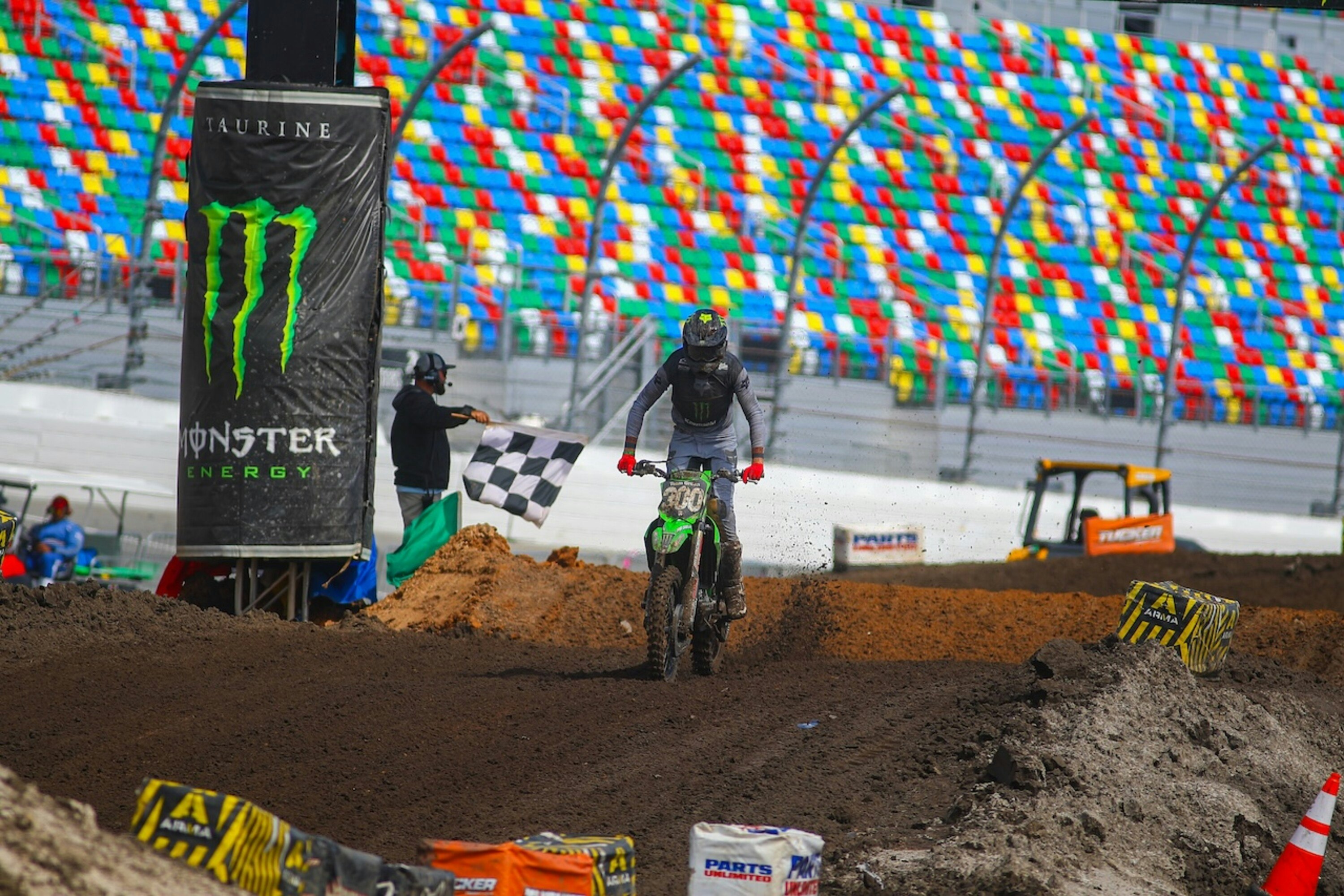 Competition Bulletin 2025-4: Yellow Flag Rule at RCSX/DVSX